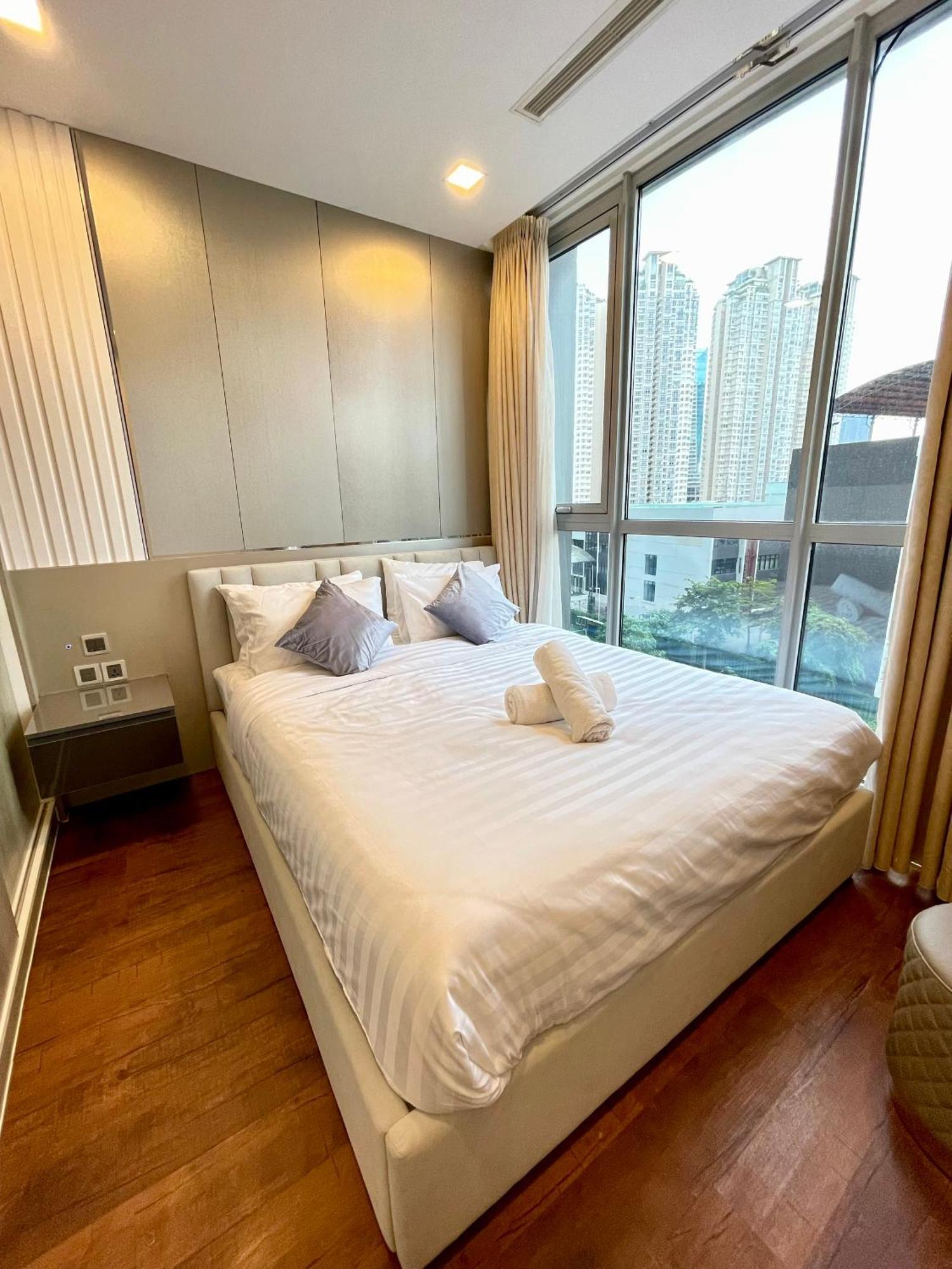 Căn hộ Vinhomes Lux *